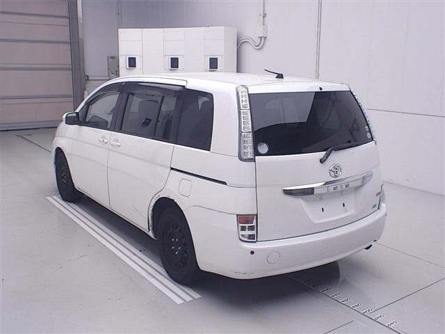 Toyota ISIS 2013 8084817-1