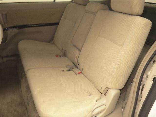 Toyota ISIS 2013 8084817-7