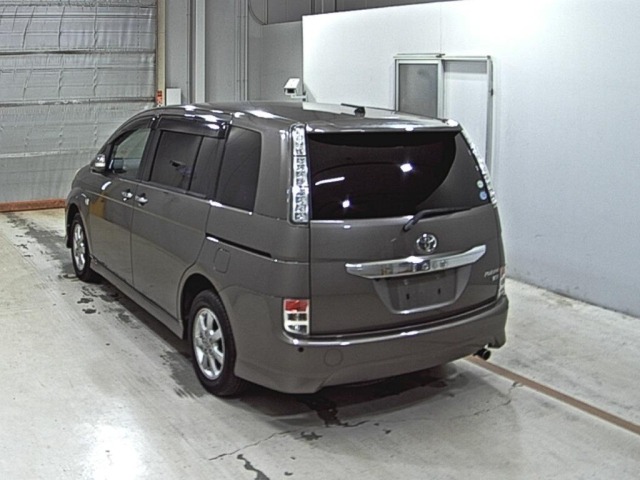 Toyota ISIS 2011 8084818-1