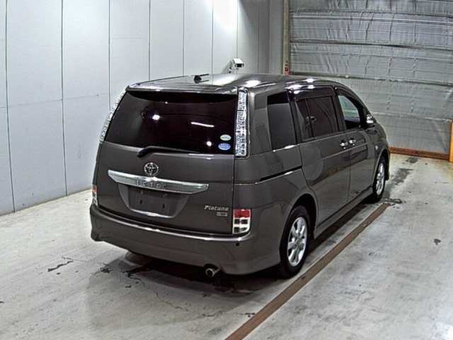 Toyota ISIS 2011 8084818-5