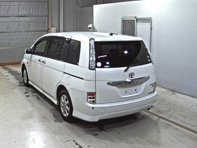 Toyota ISIS 2013 8084819-1