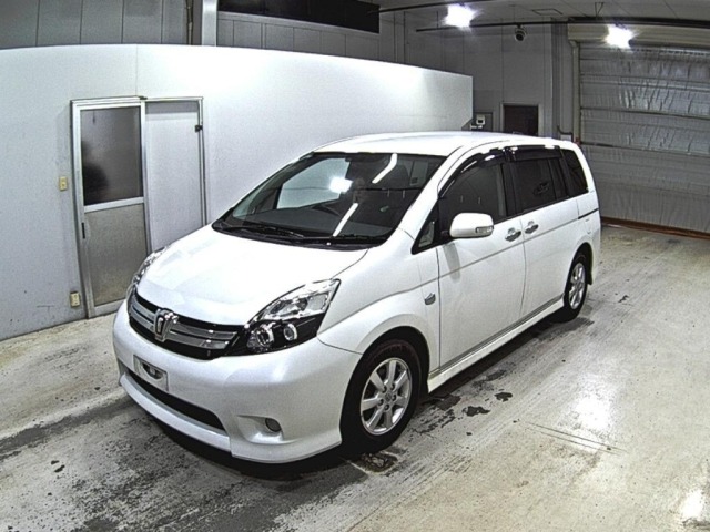 Toyota ISIS 2013 8084819-4