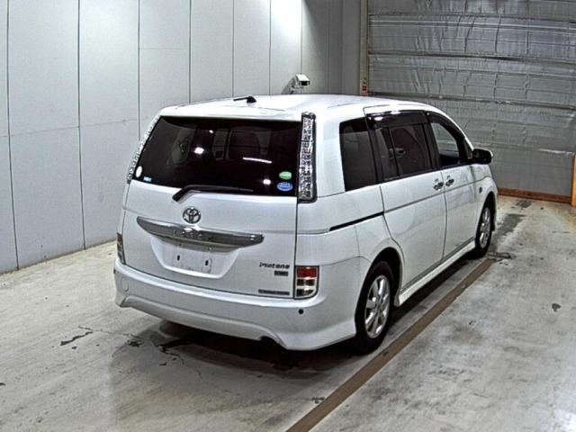 Toyota ISIS 2013 8084819-5