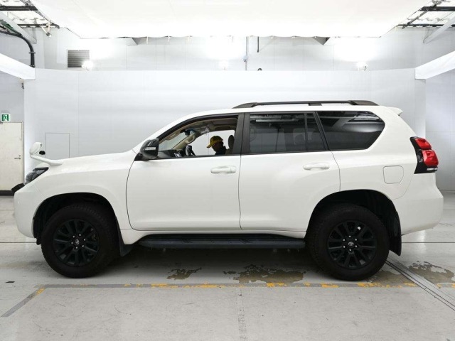 Toyota LAND CRUISER PRADO 2023 8084603-4