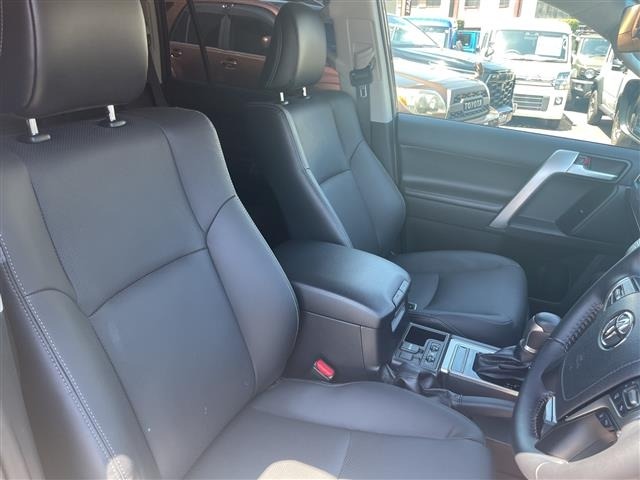 Toyota LAND CRUISER PRADO 2023 8084961-2