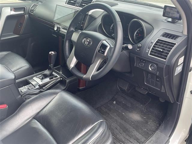 Toyota LAND CRUISER PRADO 2017 8084965-16