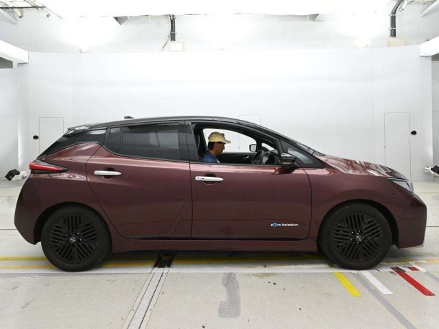 Nissan LEAF 2023 8085071-3
