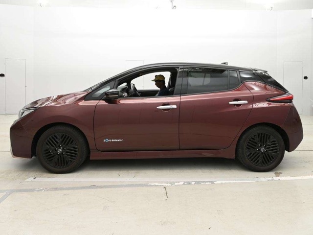 Nissan LEAF 2023 8085071-4
