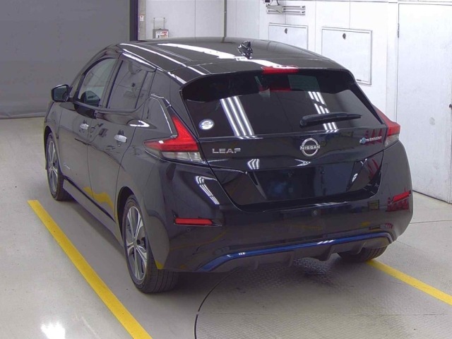Nissan LEAF 2022 8085093-1