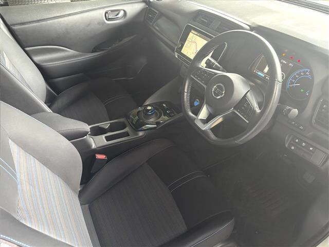 Nissan LEAF 2021 8085312-3
