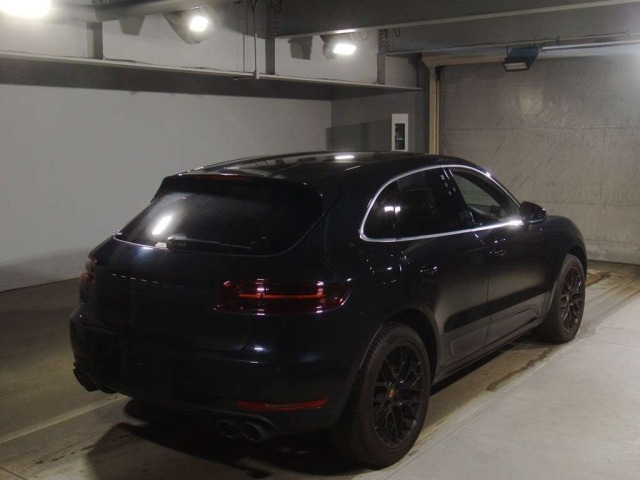 Porsche MACAN 2018 8080270-1