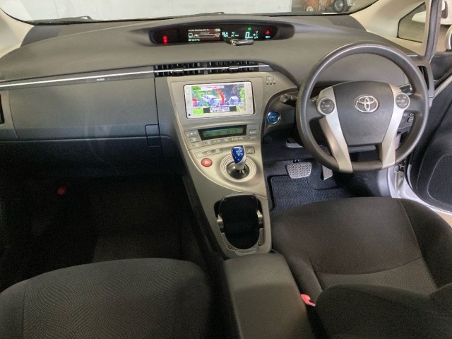 Toyota PRIUS 2013 8083002-3