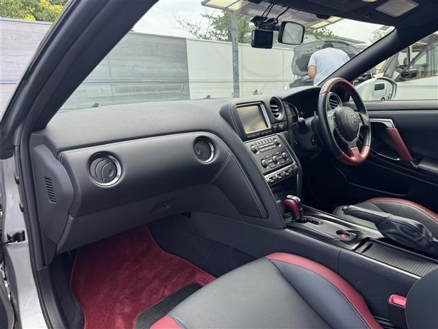 Nissan GT-R 2016 8086573-7