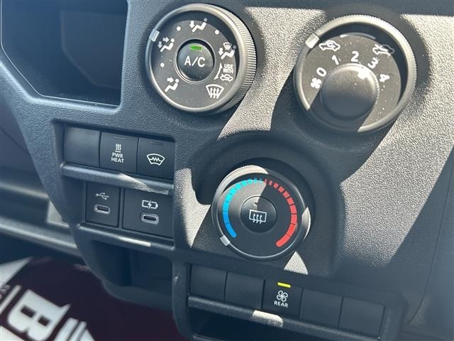 Toyota HIACE VAN 2026 8087917-11