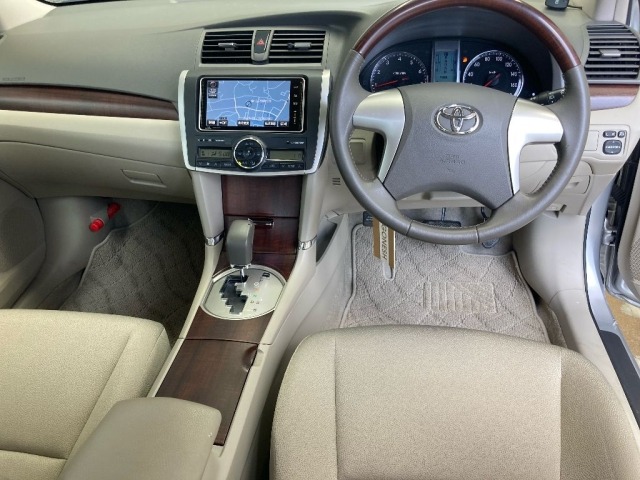 Toyota PREMIO 2012 8088230-4