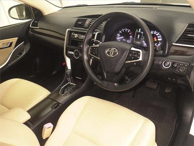 Toyota PREMIO 2020 8088260-3