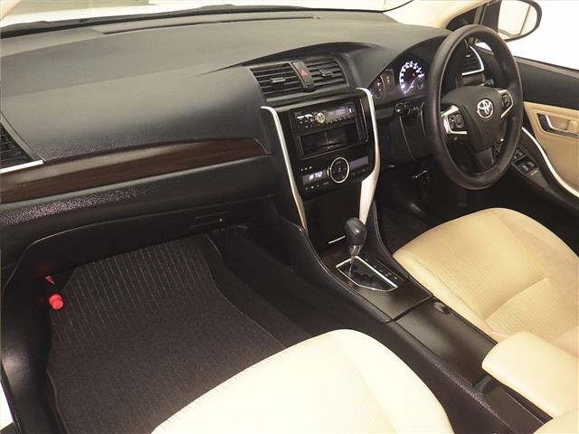 Toyota PREMIO 2020 8088260-4