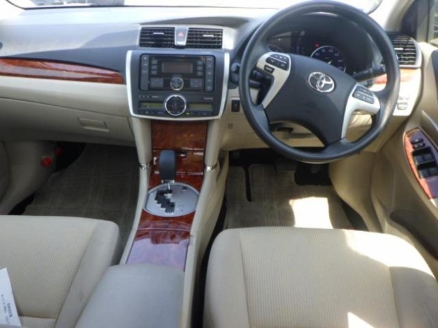 Toyota PREMIO 2015 8088267-3