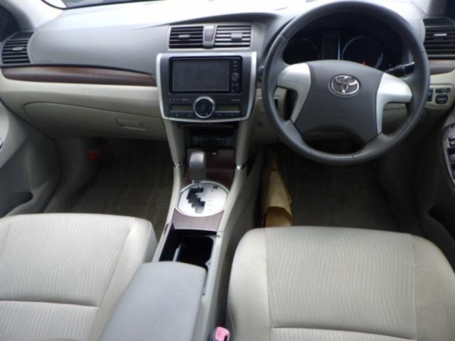 Toyota PREMIO 2011 8088270-3