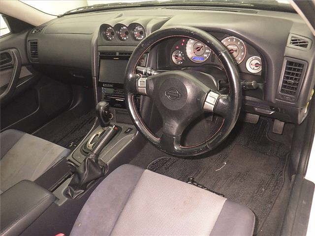 Nissan SKYLINE 2000 8086988-3