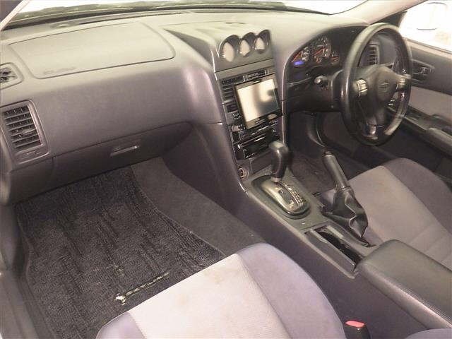 Nissan SKYLINE 2000 8086988-4