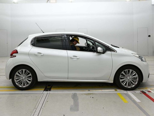 Peugeot 208 2018 8092809-3