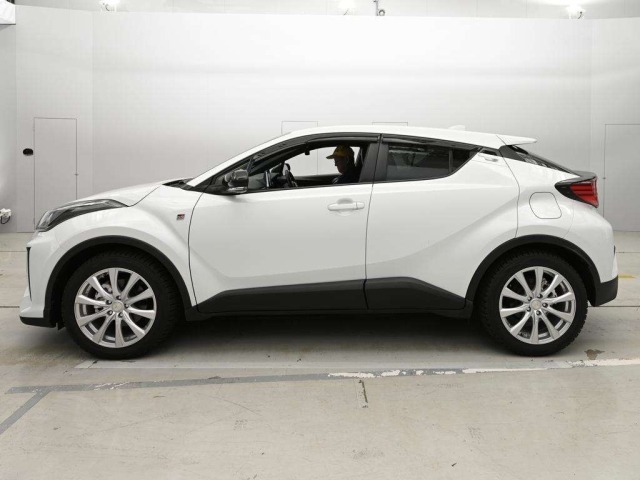 Toyota C-HR 2023 8092030-4