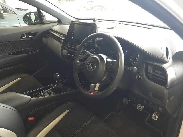 Toyota C-HR 2023 8092030-9