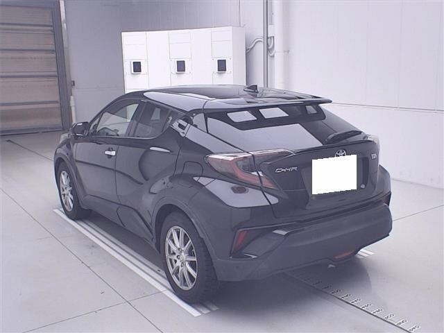 Toyota C-HR 2017 8092828-1