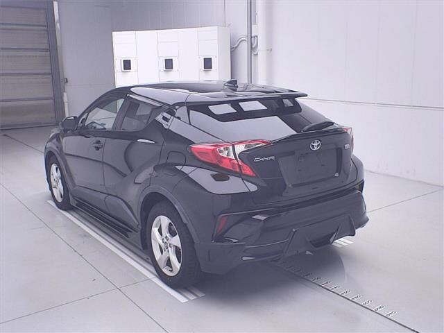 Toyota C-HR 2017 8092840-1