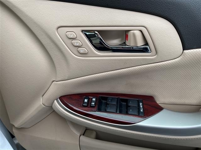 Toyota CROWN 2011 8092181-22