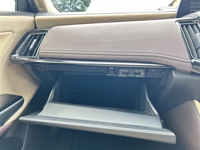 Toyota CROWN 2018 8092590-4