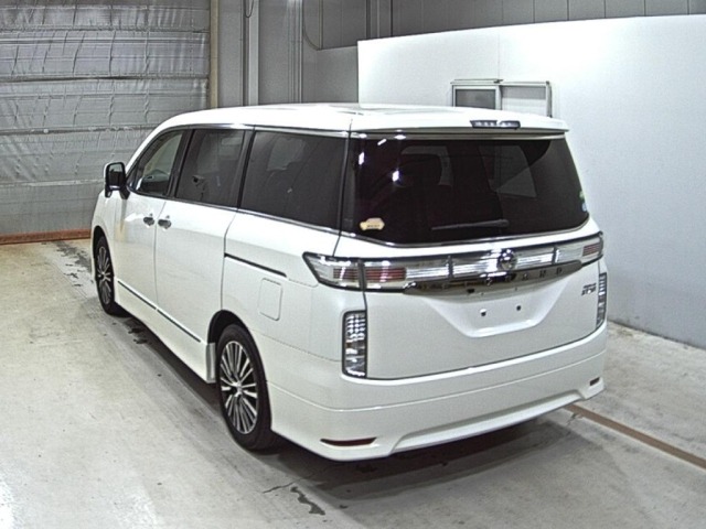 Nissan ELGRAND 2017 8095461-1