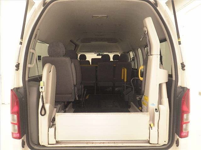 Toyota HIACE COMMUTER 2007 8104123-7