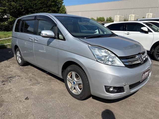 Toyota ISIS 2011 8095264-0