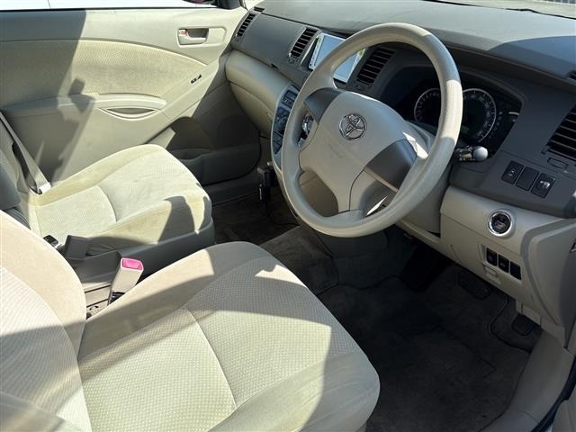 Toyota ISIS 2011 8095264-1