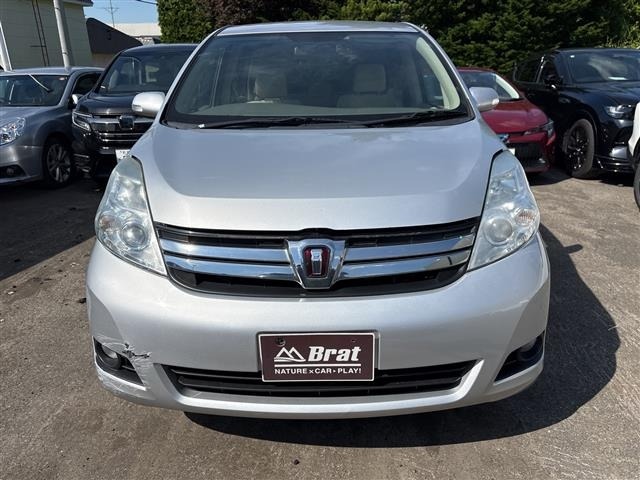 Toyota ISIS 2011 8095264-2
