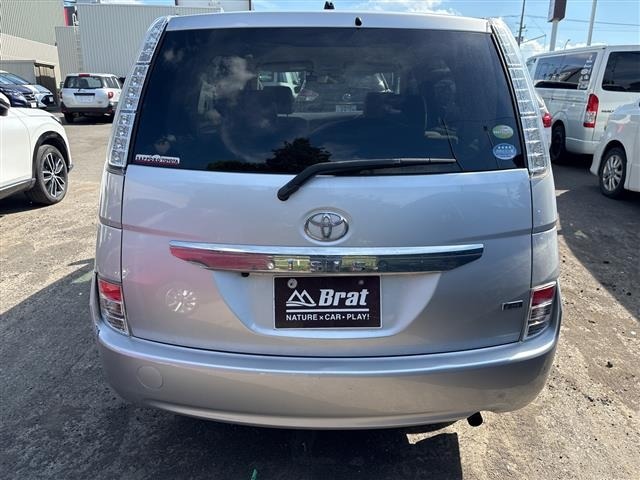 Toyota ISIS 2011 8095264-4