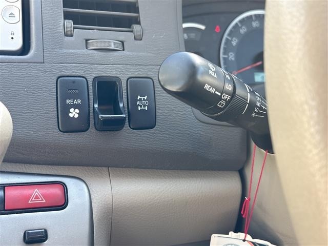 Toyota ISIS 2011 8095264-6