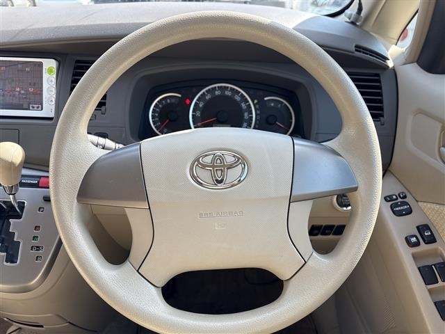 Toyota ISIS 2011 8095264-8