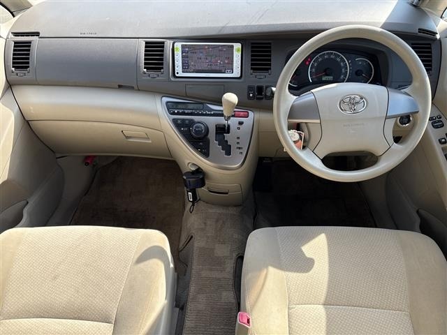Toyota ISIS 2011 8095264-9