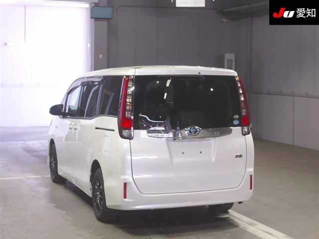 Toyota NOAH 2016 8091584-1