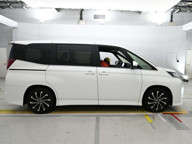Toyota NOAH 2023 8091686-3