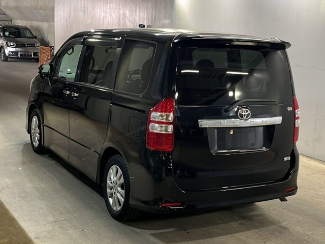 Toyota NOAH 2011 8091707-1