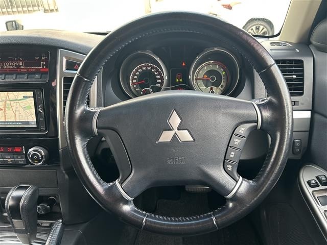 Mitsubishi PAJERO 2015 8100438-1