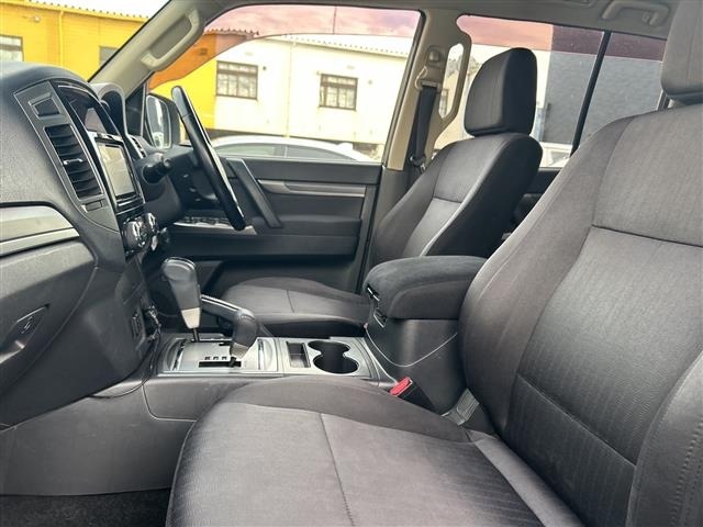 Mitsubishi PAJERO 2015 8100438-6