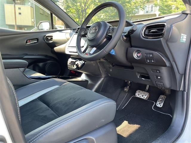 Toyota PRIUS PHV 2021 8101647-10