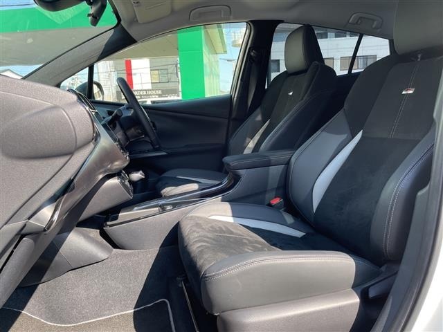 Toyota PRIUS PHV 2021 8101647-11