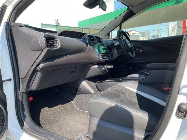 Toyota PRIUS PHV 2021 8101647-12