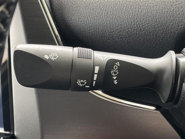 Toyota PRIUS PHV 2018 8101759-6